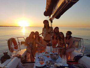 Aperitivo in barca a vela